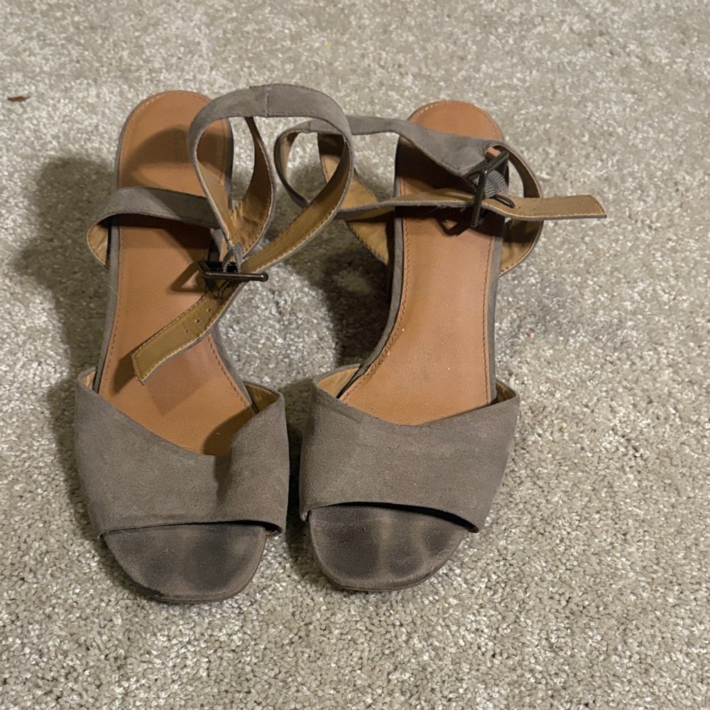 Universal Thread Tan Women's Sandals